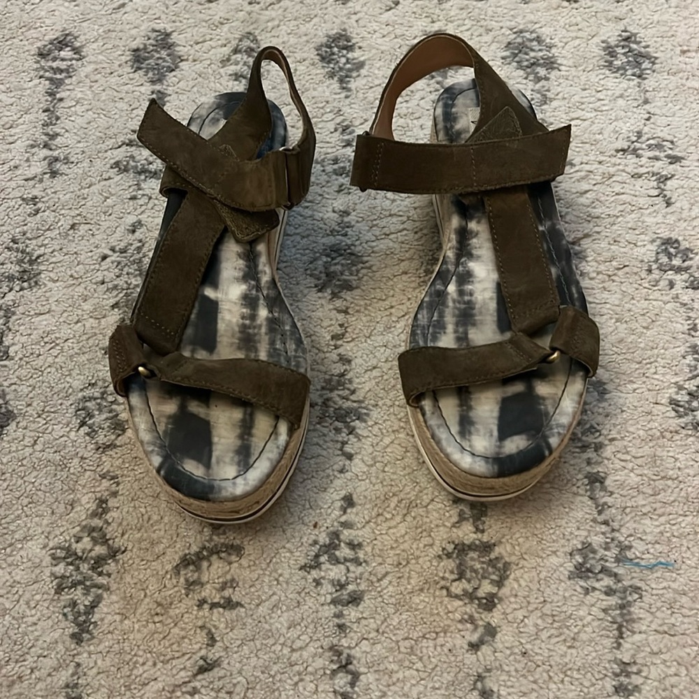 Green wedge sandals